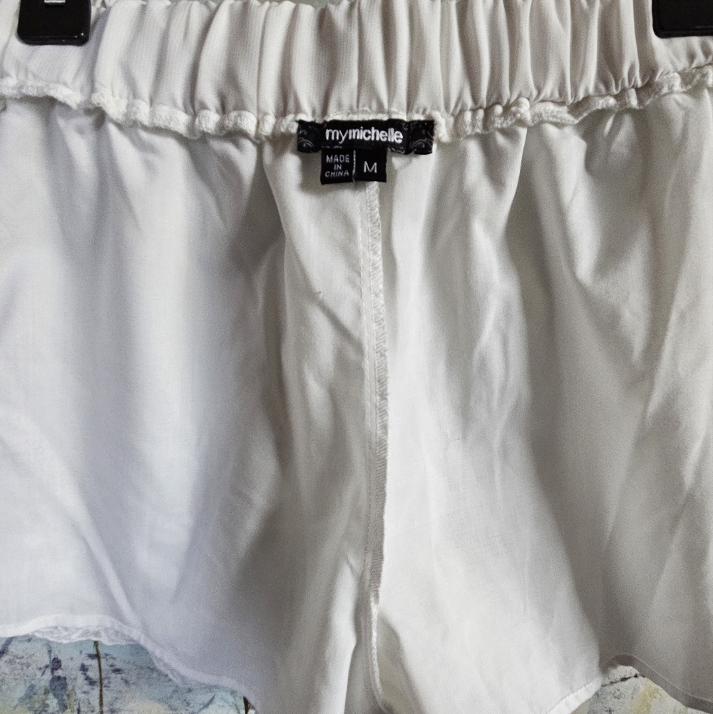 My Michelle White Embroidered Eyelet Lace Hem Boho Summer Shorts W's Sz M NWOT - Picture 2 of 8